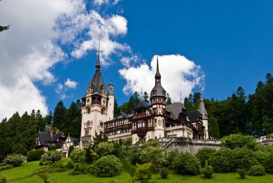 Discover Transylvania: Peles, Bran, Sighisoara in 2 days - Guides who turn stops into stories, not checklists