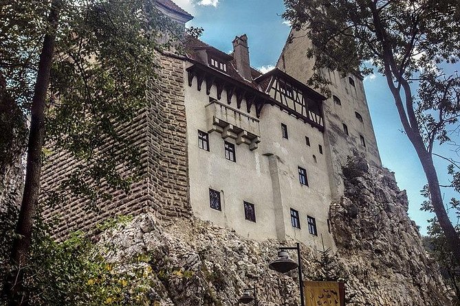 Dracula Castle, Peles Castle & Brasov-Private Tour from Bucharest - Bran Castle and the Dracula Story Mix-Up