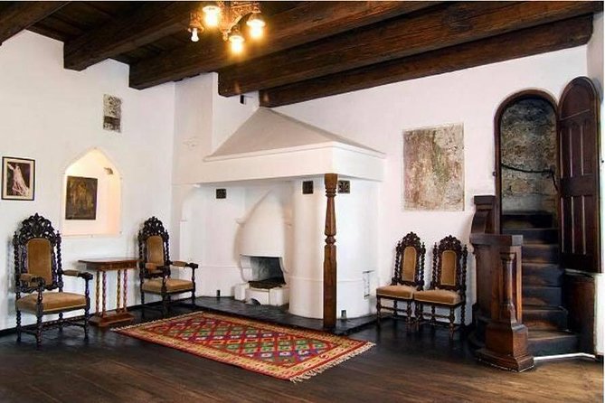Dracula's Castle, Peles Castle and Brasov - Private Day Trip from Bucharest - Crowd strategy: how the day stays relaxed even when lines spike