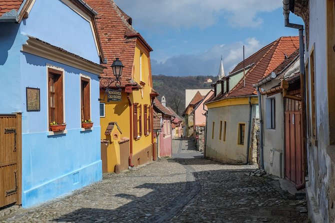 Explore Transylvania Tour 4 days - Day 1: from Sinaia to Bran, then into Brasov’s medieval core