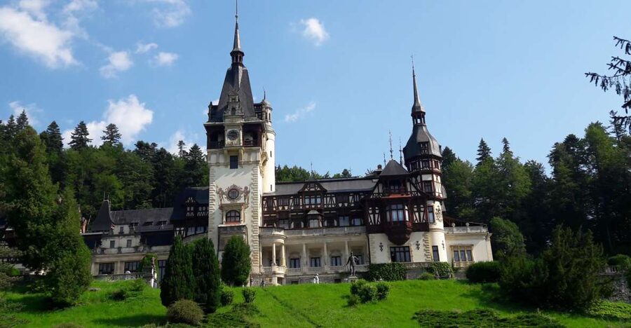 From Brasov 3 castles : Peles , Bran , Cantacuzino - Bran Castle: Dracula legend plus enough time to breathe