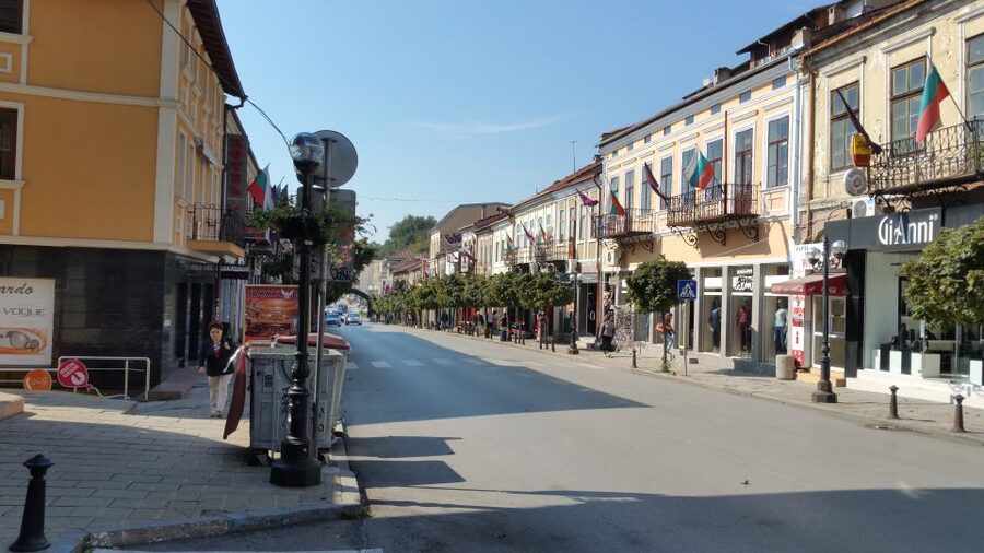 From Bucharest: Bulgaria 1-Day Tour - Veliko Tarnovo for one hour: the former capital moment