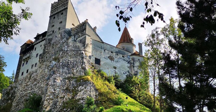 From Bucharest: Dracula Castle Day Trip - Hotel pickup and the northbound ride to Sinaia