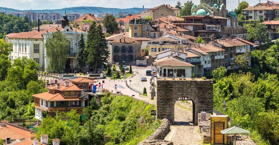 From Bucharest: Small Group Day Trip to Medieval Bulgaria - Why This Bucharest to Veliko Tarnovo Day Trip Works