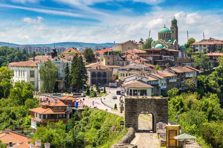 From Bucharest: Small Group Day Trip to Medieval Bulgaria - Veliko Tarnovo Town Walks and Samovodene Artisans Street
