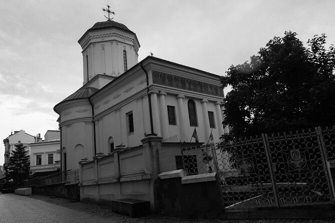 From Dracula to Ceaușescu-Romanian Terror Stories Tour with Dacia - The guide factor: why Crinu and Costin Catalin matter