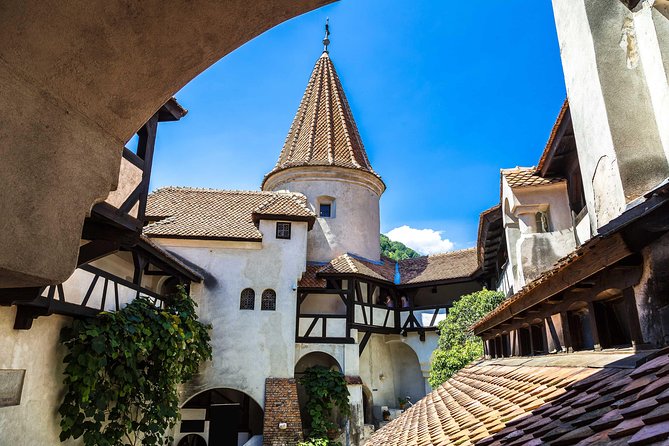 Guided Tour to Dracula Castle, Peles Castle and Brasov - From Bucharest to Transylvania: the 7:40 am rhythm