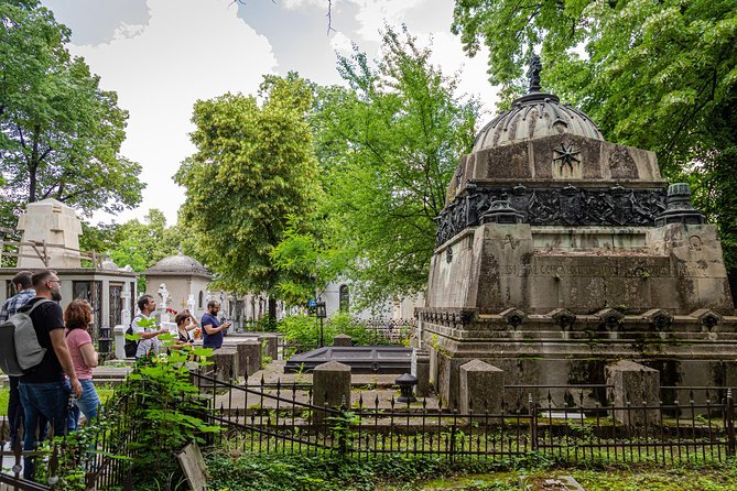 Hidden charms of Mahallopolis - Bellu Cemetery: The Open-Air Museum Effect (With Real Atmosphere)