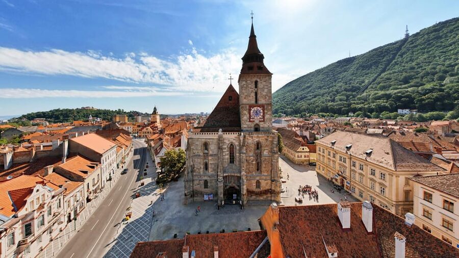 Minivan 8: Peles & Dracula's Castle and Brasov Full-Day Trip - Brașov walking tour and the Black Church highlight