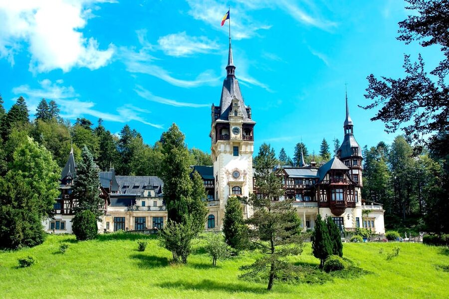 Minivan 8 Places : Dracula Castle, Peles, & Brasov Day Tour - Key things that make this tour worth your time