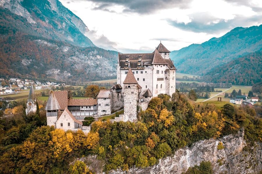 Minivan 8 Places : Dracula Castle, Peles, & Brasov Day Tour - The 8-seat minivan setup: why small feels better