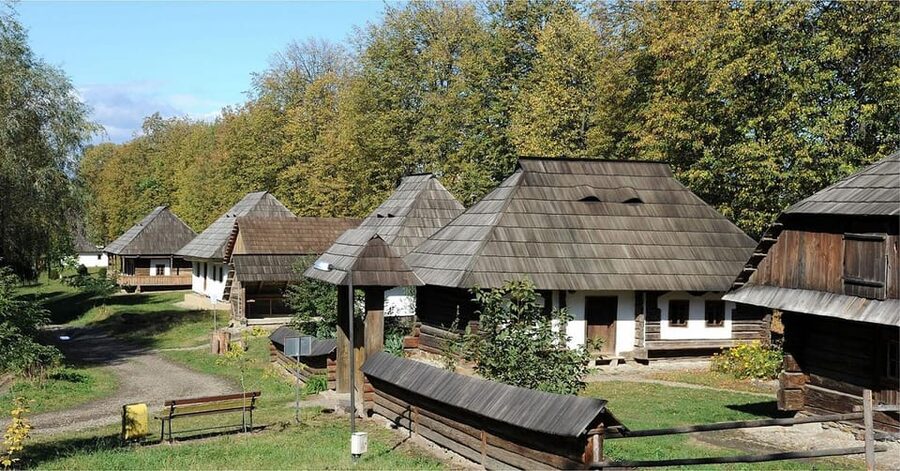 Palace of the Parliament, Village Museum & Ceaușescu Mansion - Dimitrie Gusti National Village Museum in Herastrau Park: village life you can walk through