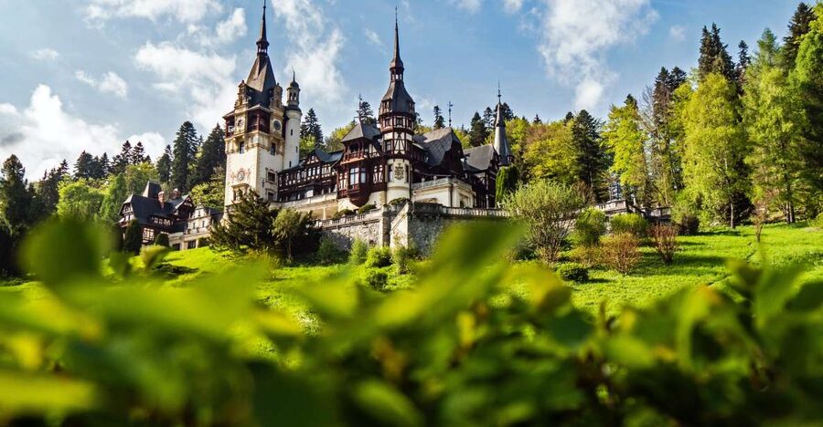 Peles & Cantacuzino Castles: Gourmet Wine & Cultural trip - Sinaia Monastery: a calmer rhythm after the castle grandeur