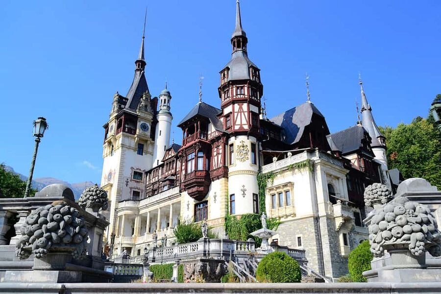 PREMIUM TOUR (6 Pax) Bucharest, Peles&Bran Castles & Brasov - Sinaia and Peliș Castle: royal elegance with a practical ticket tip