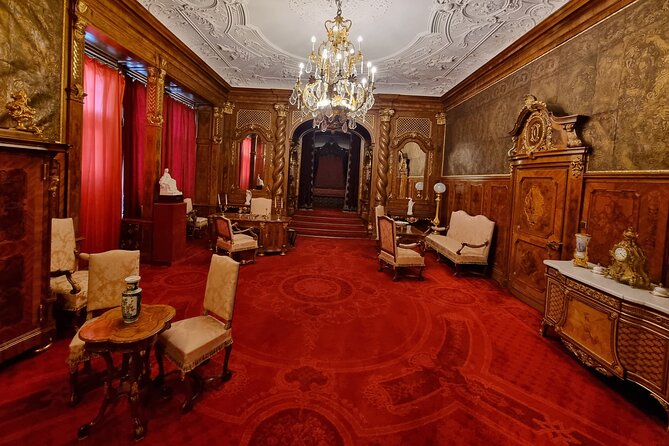 Private Day Trip from Bucharest: Dracula’s Castle, Peles & Brasov - Brașov historic center walk, Black Church, and that planned lunch break