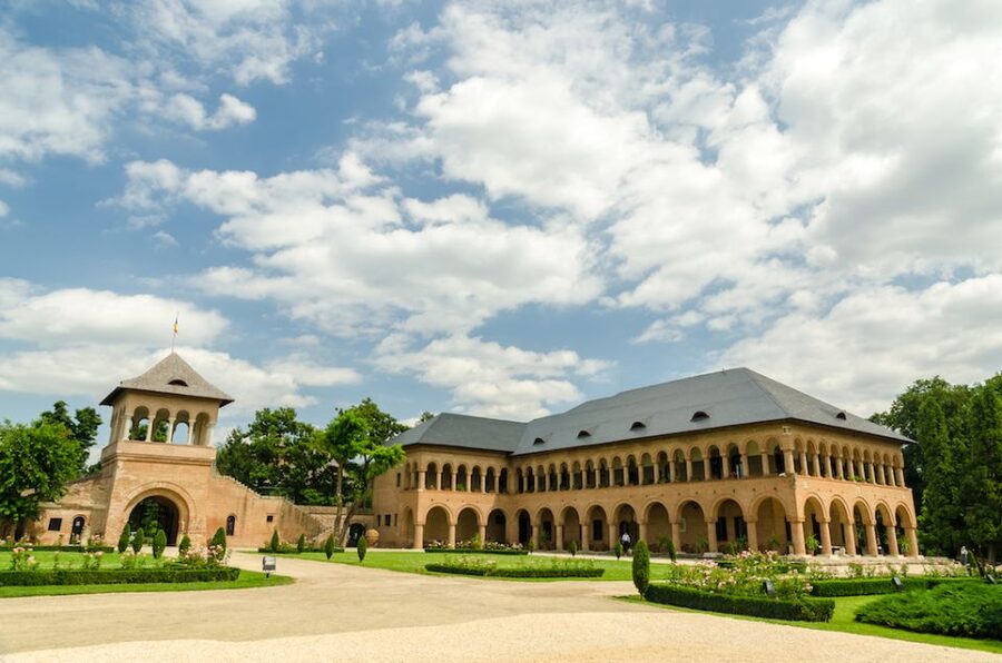 Private Half Day Trip to Snagov Monastery & Mogosoaia - The private format: how your guide and driver shape the time