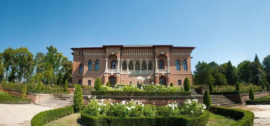 Private Tour from Bucharest to Dracula's tomb and Mogosoaia - Private tour logistics: comfort, control, and why it can be worth $117