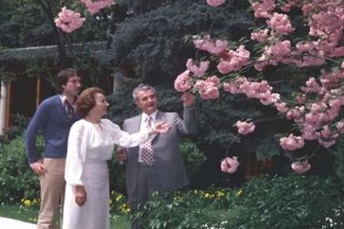 Private Tour -The Last Day of Nicolae Ceaușescu in a Romanian Car - Picking up in Bucharest and starting at Revolution Square