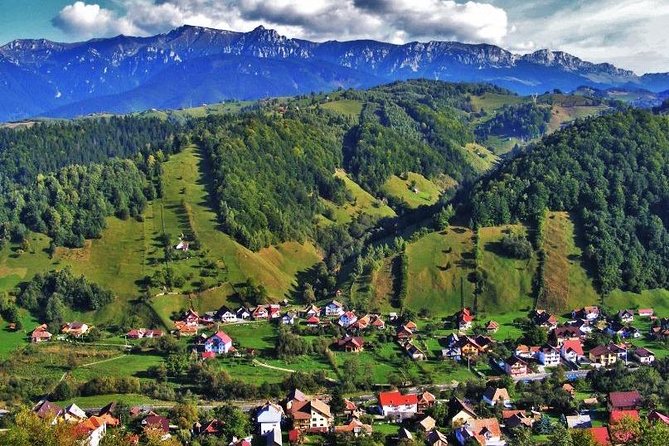 Private Tour: Transylvanian Castles and Brasov's Medieval Old Town - Piata Sfatului in Brasov, Council Square in the middle of it all
