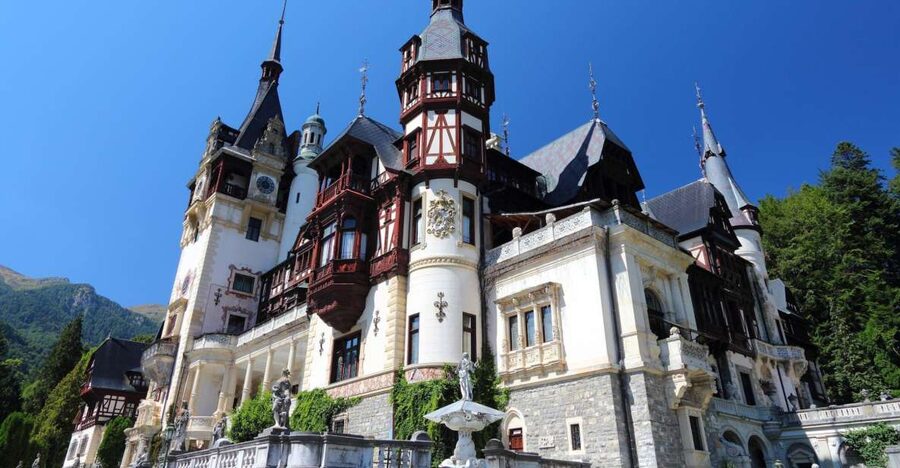 Sinaia: Peleș Castle Tour with An Expert Guide - Why Peleș Castle Feels Different Than Other Big European Palaces