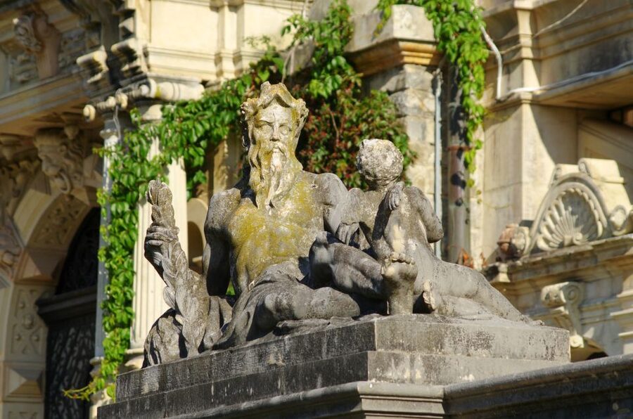 Sinaia: Peleș Castle Tour with An Expert Guide - Guide Experience: What You Can Expect From a Live Host