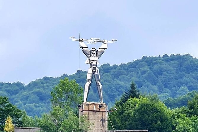 Small-group max 7 - Top Gear Road - Transfăgărăşan Highway - Vidraru Dam and Lake: when engineering becomes a viewpoint