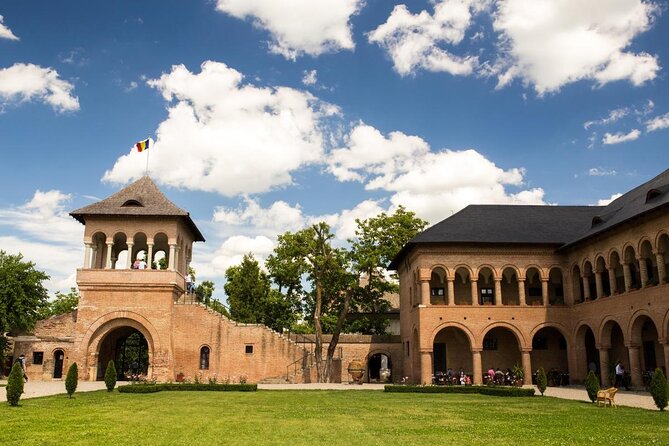 Small Group Tour to Mogosoaia Palace and Snagov Monastery - Key Things You’ll Notice on This Tour