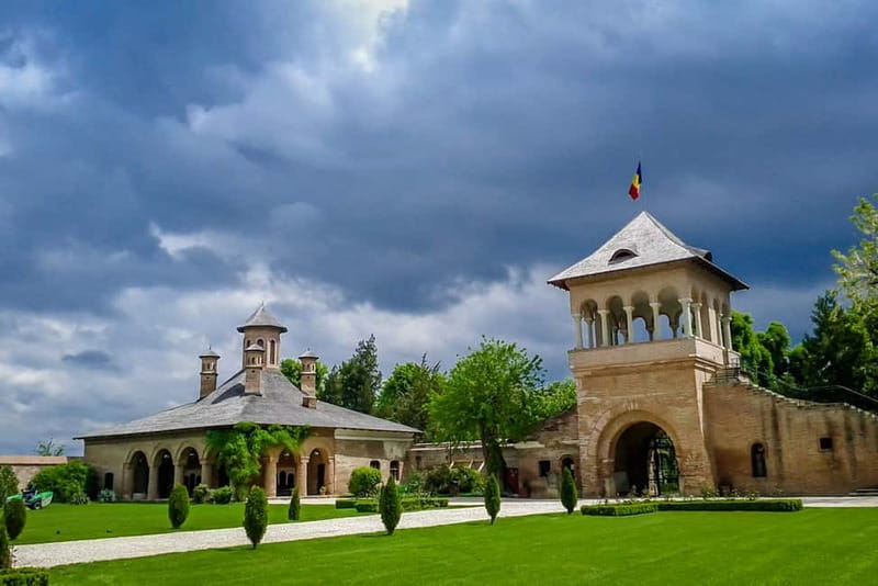 Small Group Tour to Mogosoaia Palace & Snagov Monastery - Snagov Lake Island, a quick escape from Bucharest