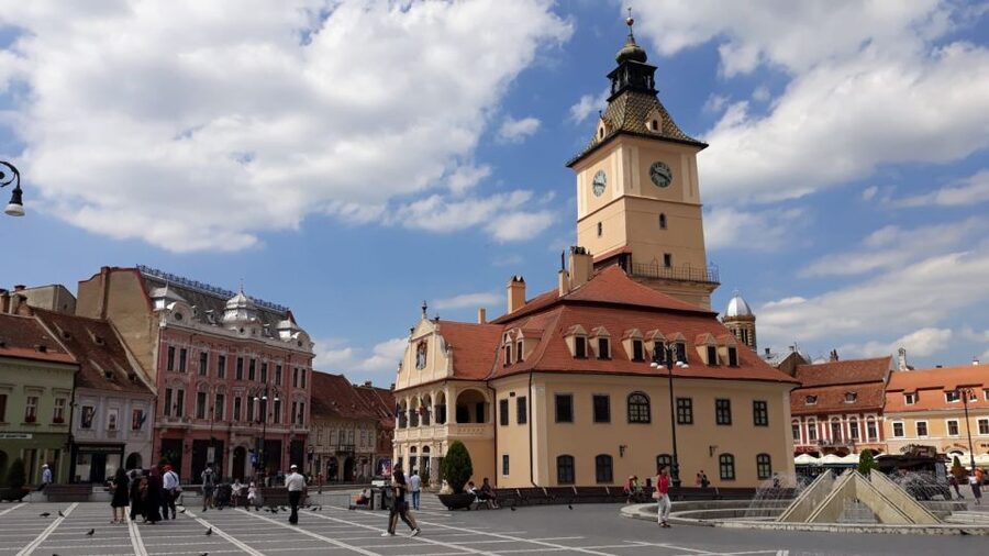 Transylvania Tour: Dracula's Castle, Peles Palace & Brasov - Lunch and shopping time in Brasov, plus how to make it easy