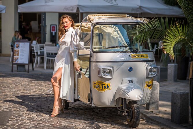 Tuk Tuk Bucharest Romantic Tour with miniBAR - Stop by Stop: From Arcul de Triumf Photos to Union Boulevard Fountains