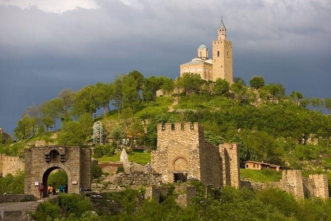 Veliko Tarnovo and Medieval Bulgaria Private Day Trip from Bucharest - Tsarevets Fortress: medieval capital power, from the hilltop