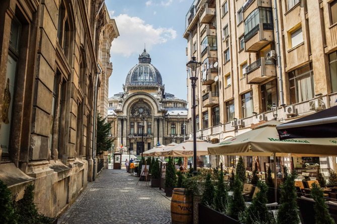 Wine tasting in Bucharest Old town - bonus cheese platter - Key things that make this tour worth your evening